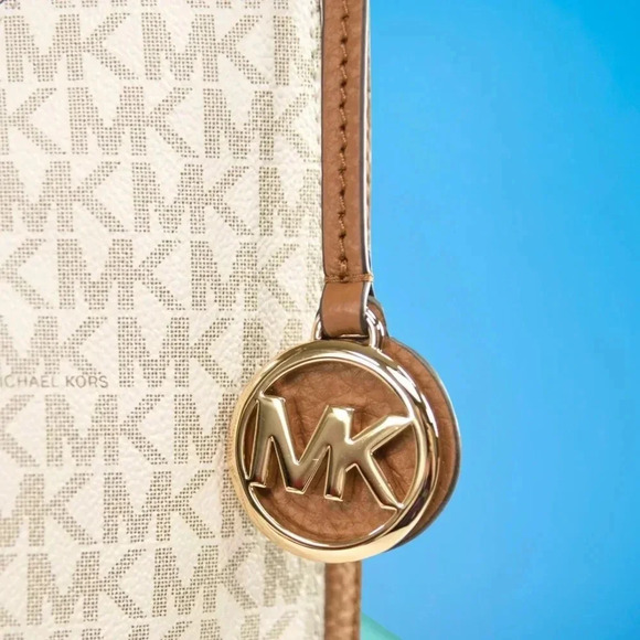 Michael Kors Jet Set Linda Acorn Leather Vanilla Monogram Large Hobo - Picture 5 of 12